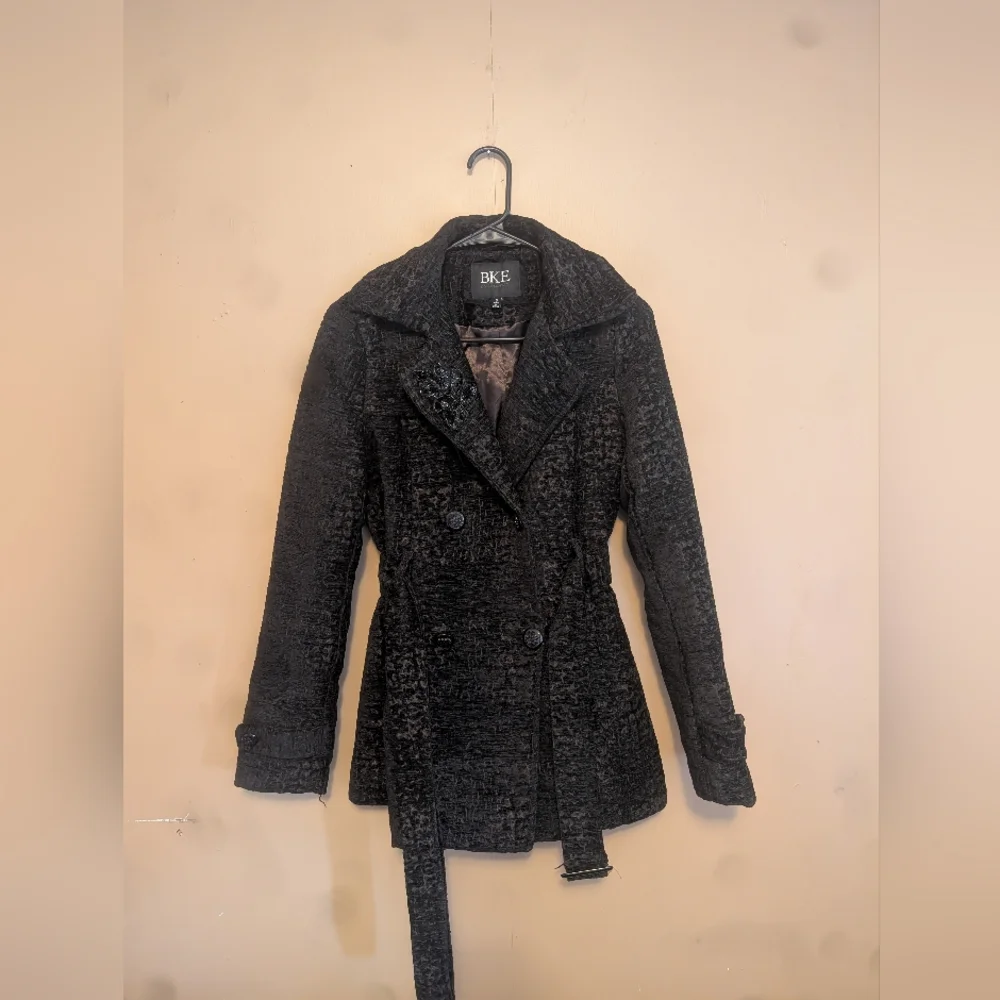 BKE Women's Black Textured Coat - Picture 4 of 9